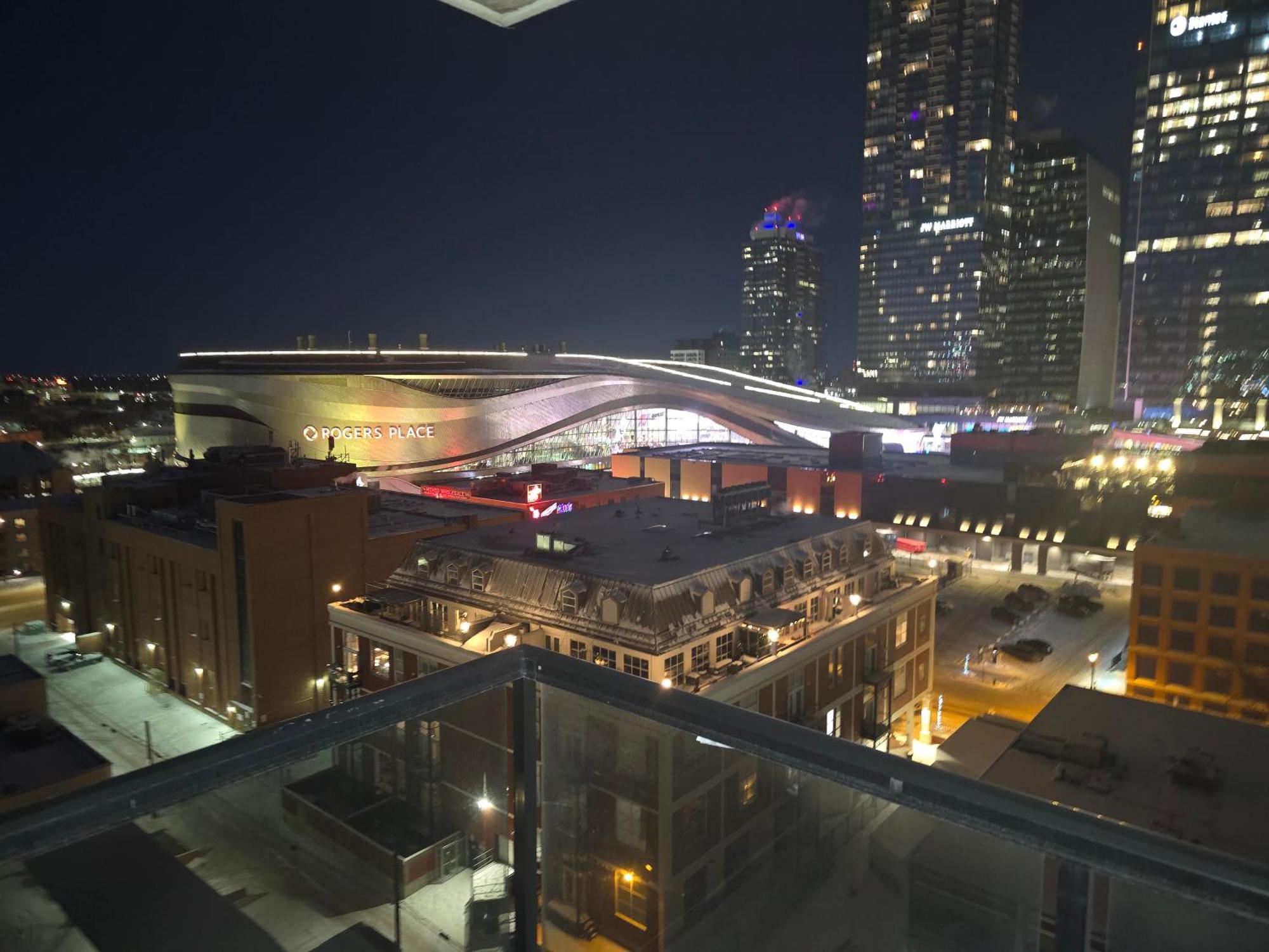 Edmonton Ice District Condo Exterior photo